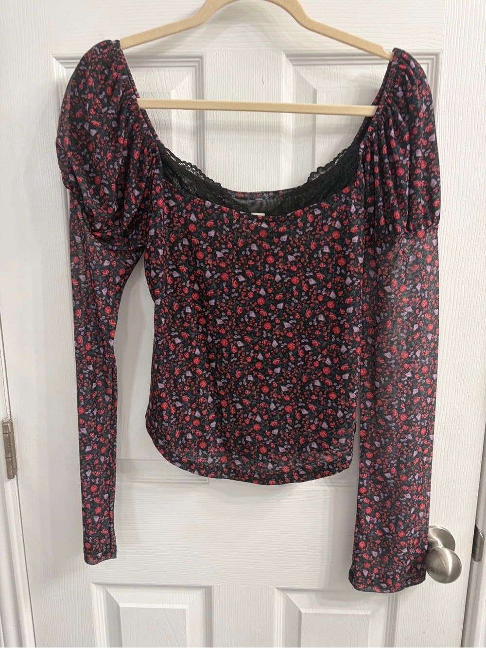 Maeve Black Floral Scoop-Neck Long Sleeve Top with Lace Trim